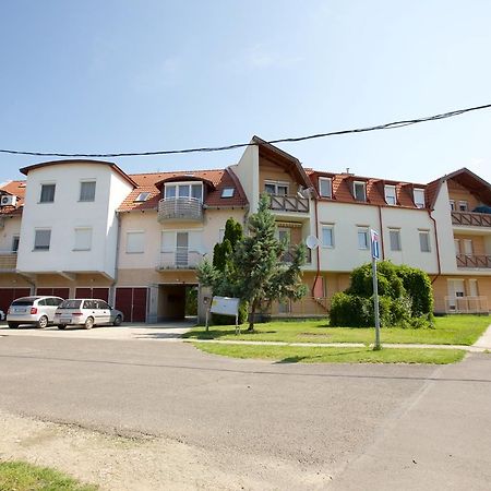 Zoli Apartmanok-Timi Kölcsey 34-36 Hajdúszoboszló Dış mekan fotoğraf