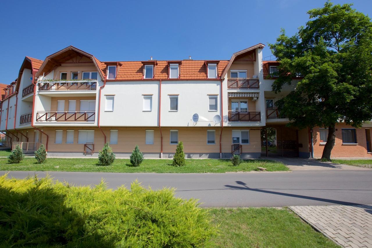 Zoli Apartmanok-Timi Kölcsey 34-36 Hajdúszoboszló Dış mekan fotoğraf